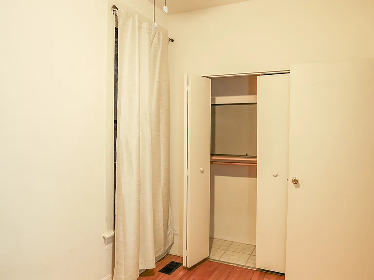 836 W Cornelia Ave #1 — Photo 5