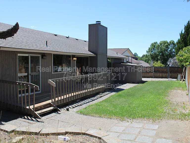 4311 Desert Pl — Photo 3