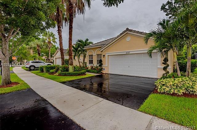 1st image of 4027 Palm Pl