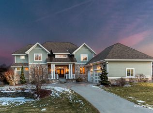 16700 Pond Creek Ct, Spring Lake, MI 49456