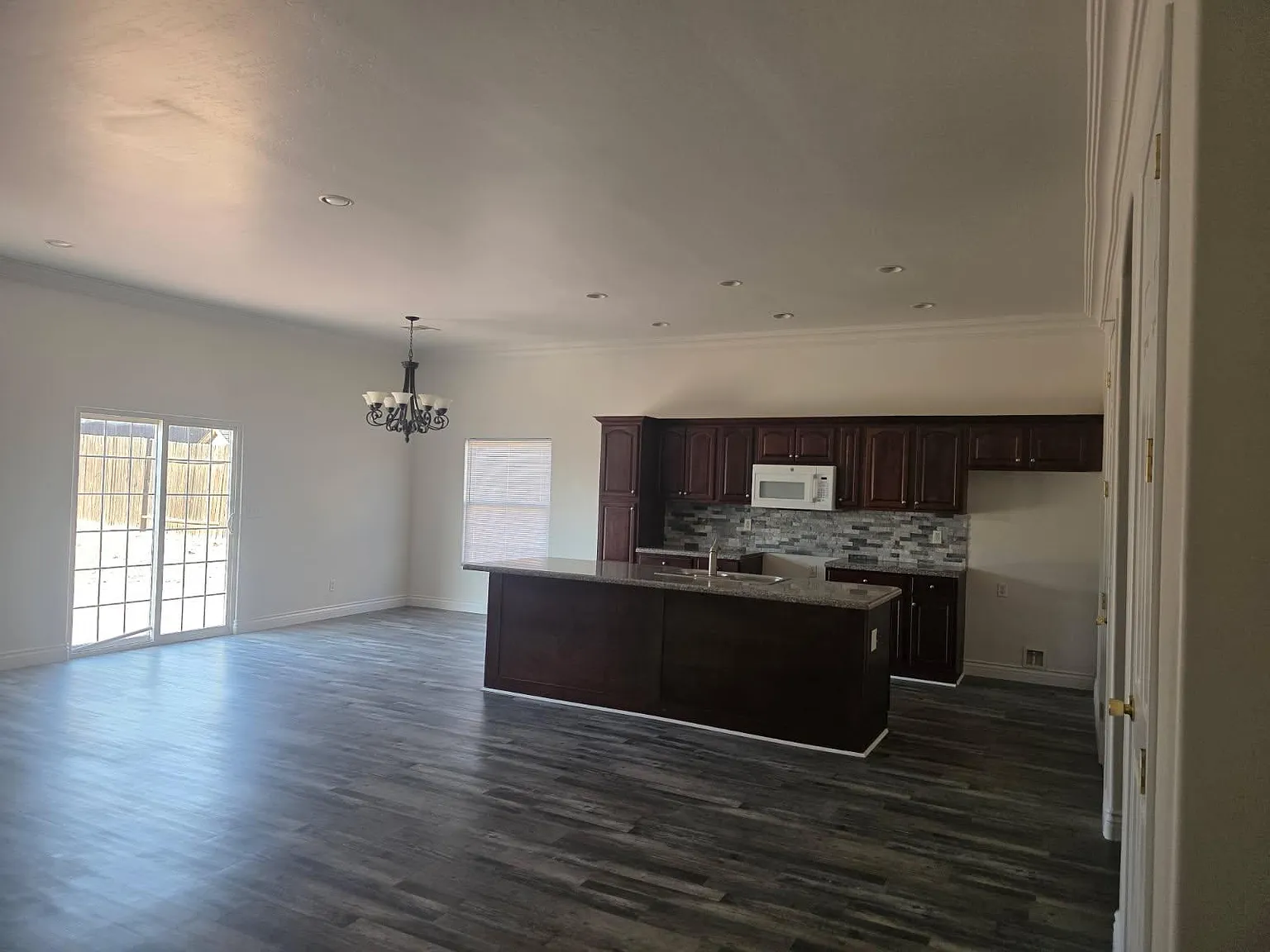 4 bed, 1863 sqft, $2,500 — Photo 1