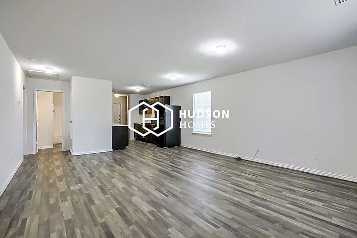 3 bed, 2.0 bath, 1090 sqft, $1,395 — Photo 4
