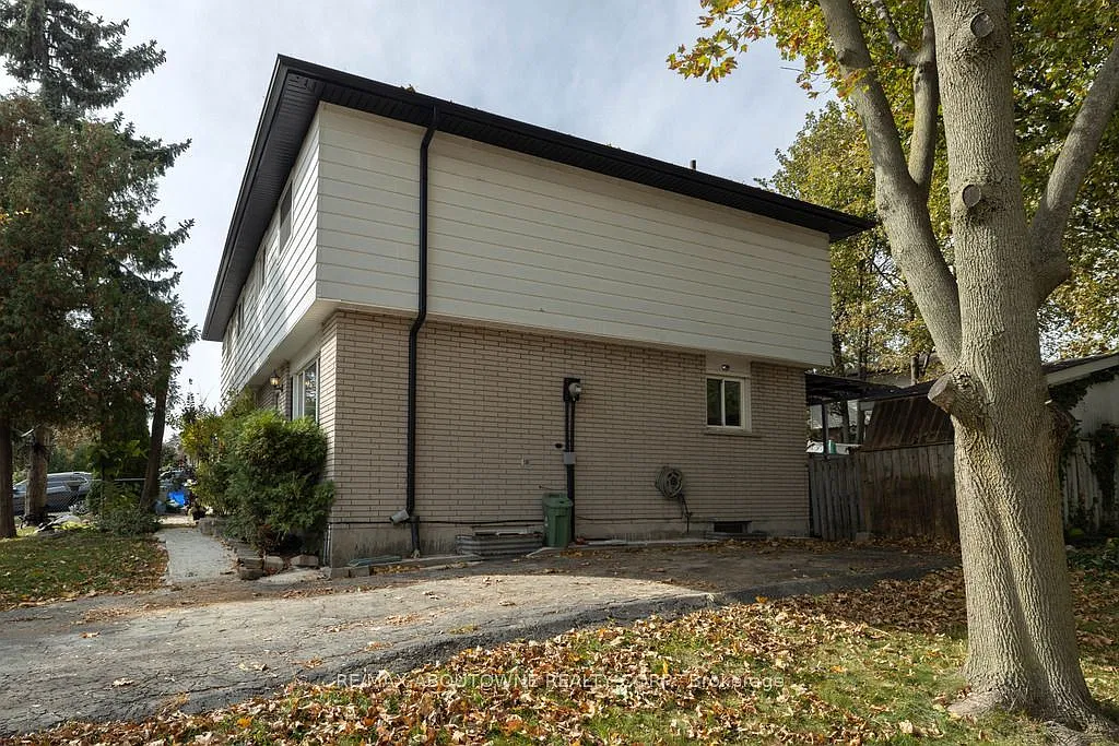 4 bed, $2,700 — Photo 3