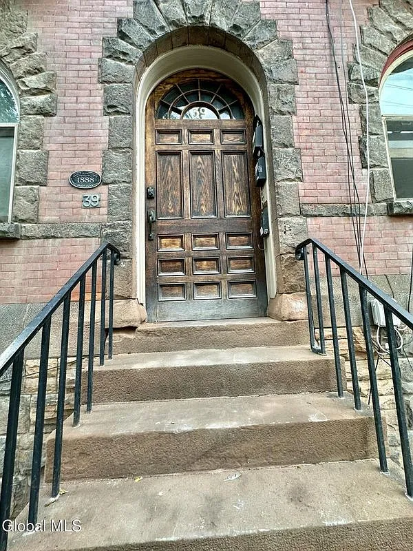 1 bed, 1.0 bath, 900 sqft, $1,400 — Photo 1