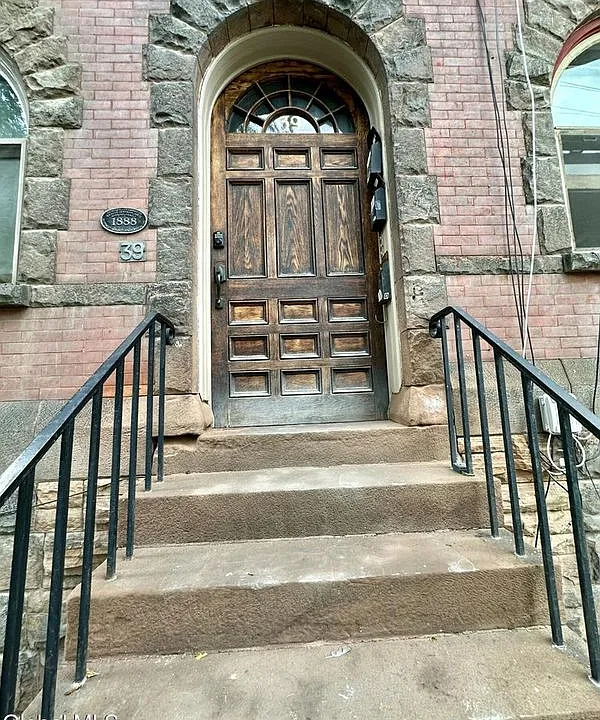 39 S Lake Ave #3