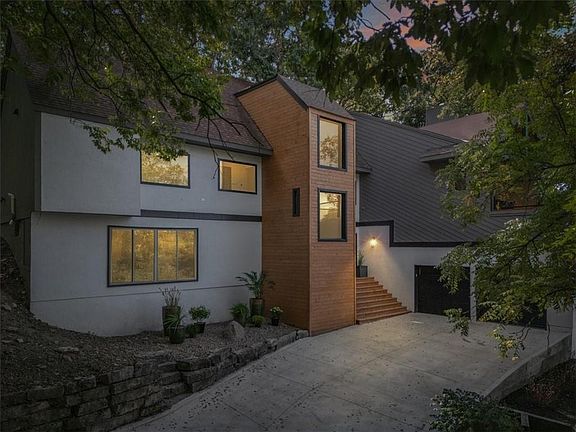 4th image of 4715 Black Swan Dr