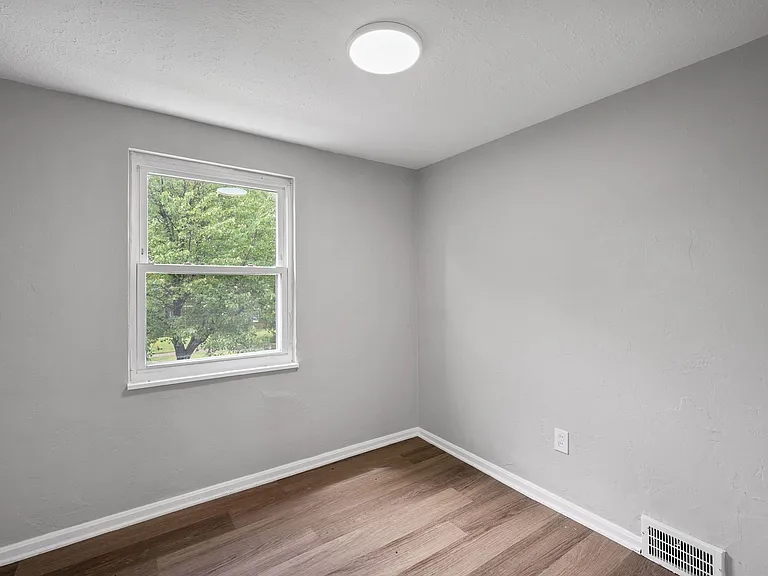 21001 Priday Ave — Photo 19