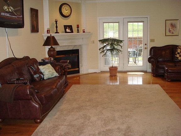 5th image of 210 Shannon Ln