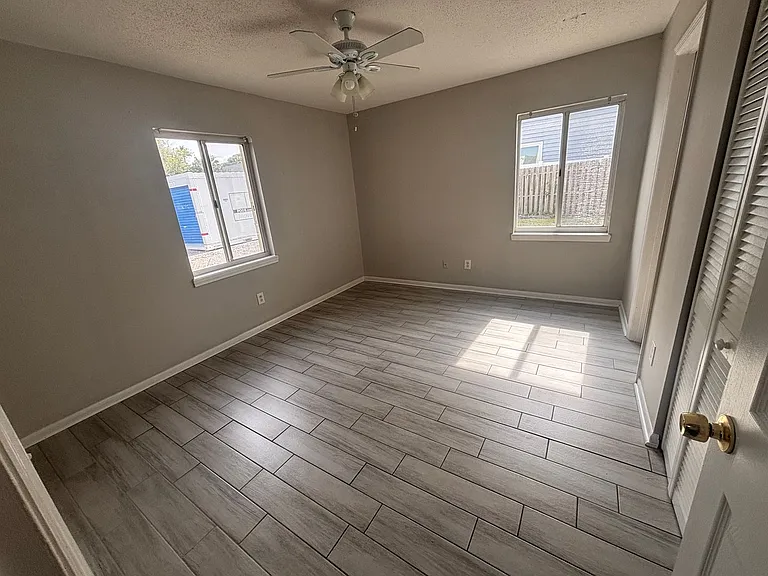 402 Lower 8th Ave S #5 — Photo 6