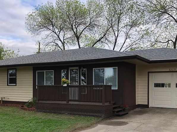 3205 Missouri Valley Dr, Yankton, SD 57078