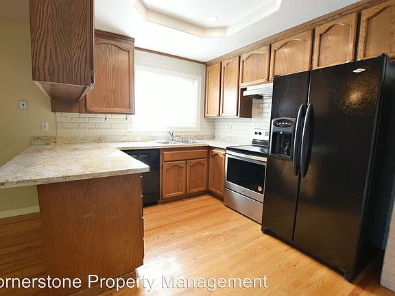 3rd image of 493 Sioux Ln