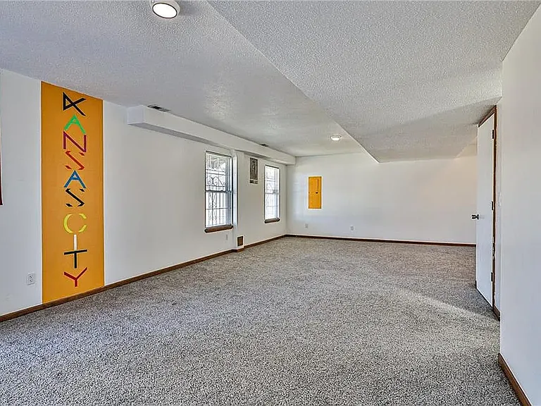 4010 E 16th Ct — Photo 19