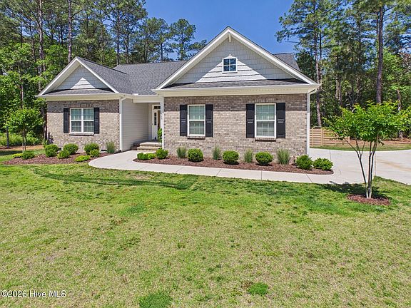 3rd image of 409 Piney Oak Drive