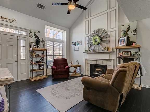 2nd image of 2533 Dahlia Dr