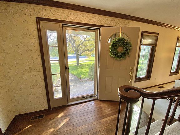 3rd image of 7409 Oxford Ct