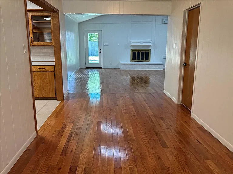 922 Hector Ave — Photo 4