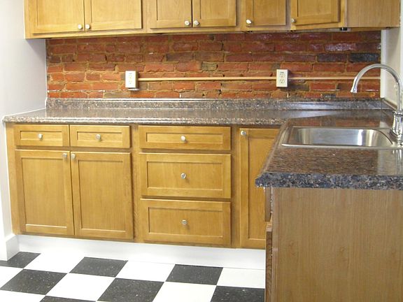 3rd image of 75 Washington St APT 1