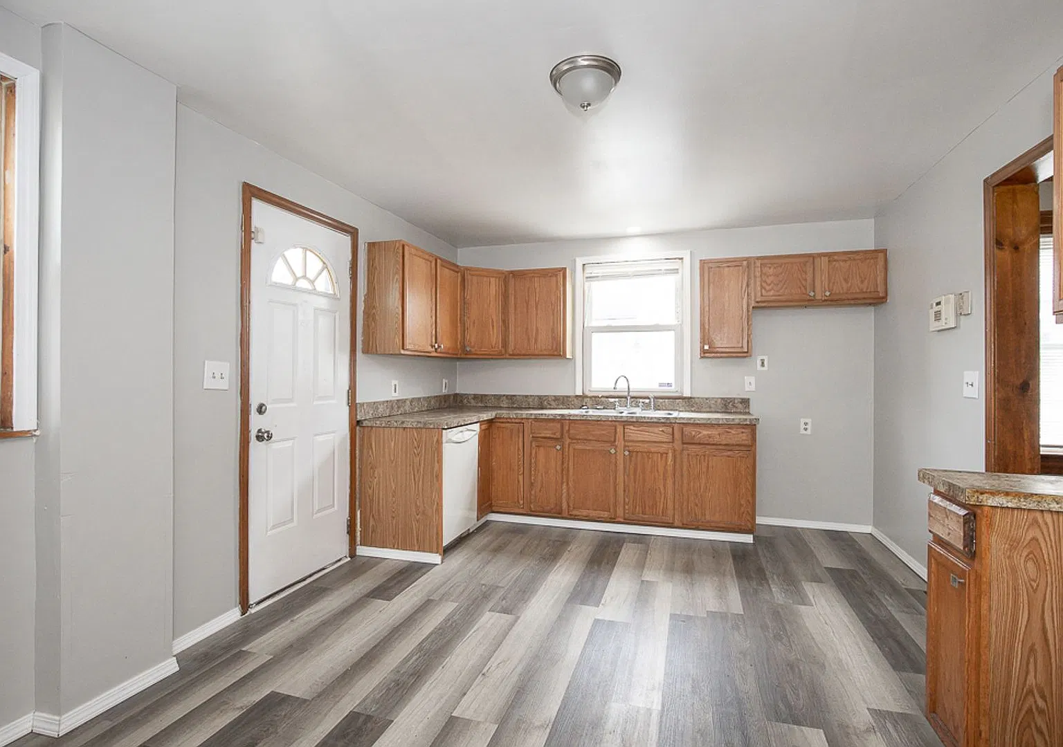 3 Bedroom/1 bath Single House!! — Photo 2