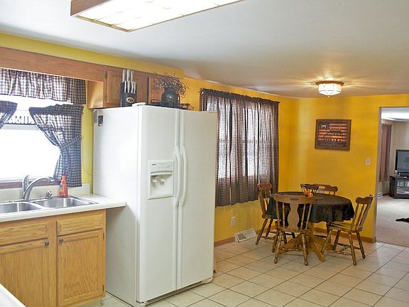 4th image of 1421 Evergreen Ave W