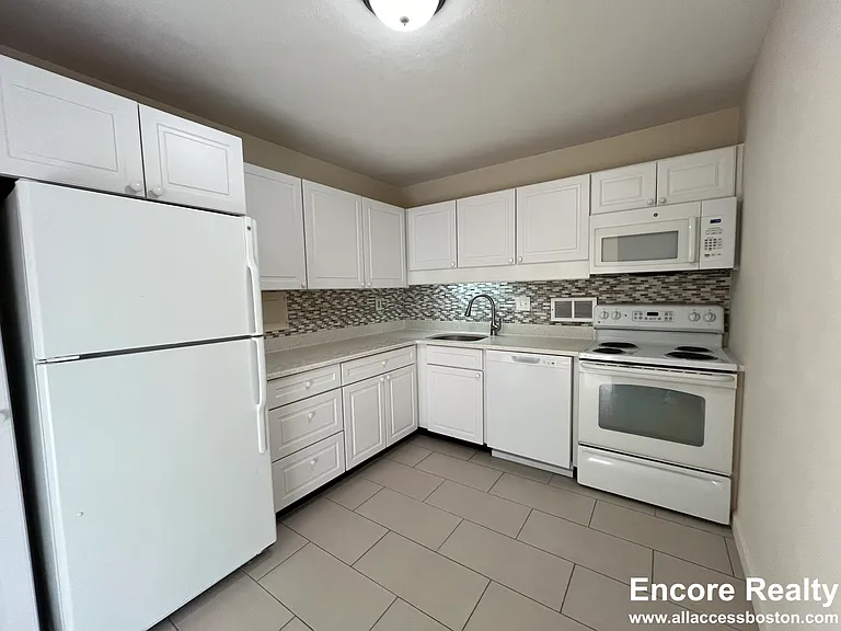 17 Monmouth Ct #M — Photo 16