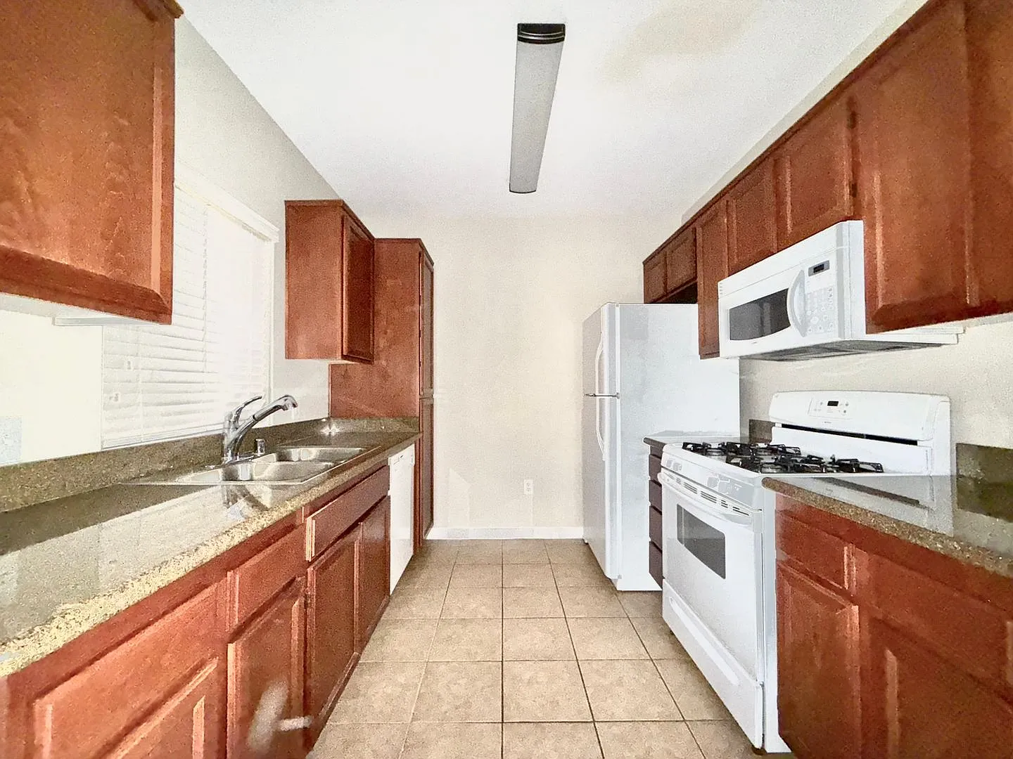 Spacious Condo in the Beautiful Gated Community of Rancho Mission Trails — Photo 4