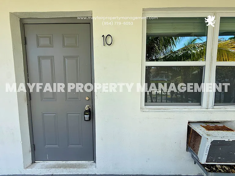 240 SW 8th St #10 — Photo 9
