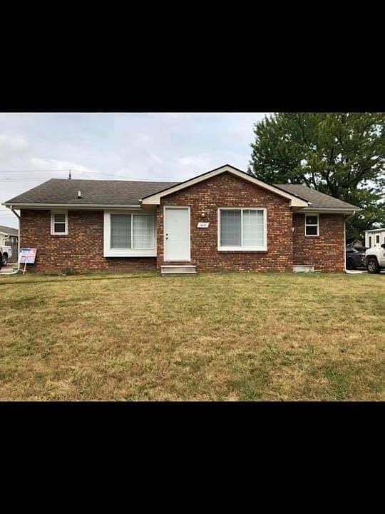1st image of 610 NW Chapel Dr