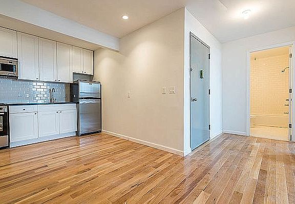 2nd image of 366 Knickerbocker Ave #2C