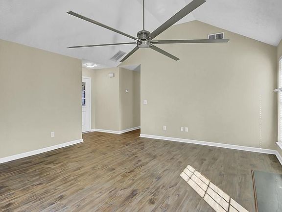 4th image of 40 Elisabeth Way