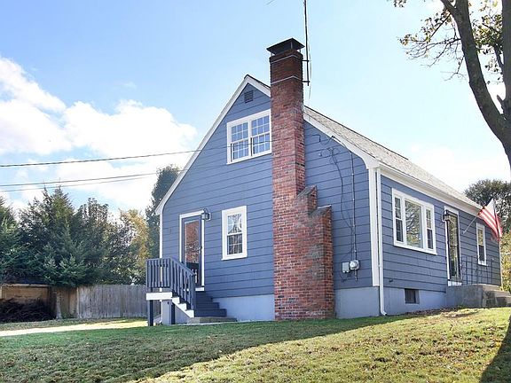 2nd image of 728 Pleasant St