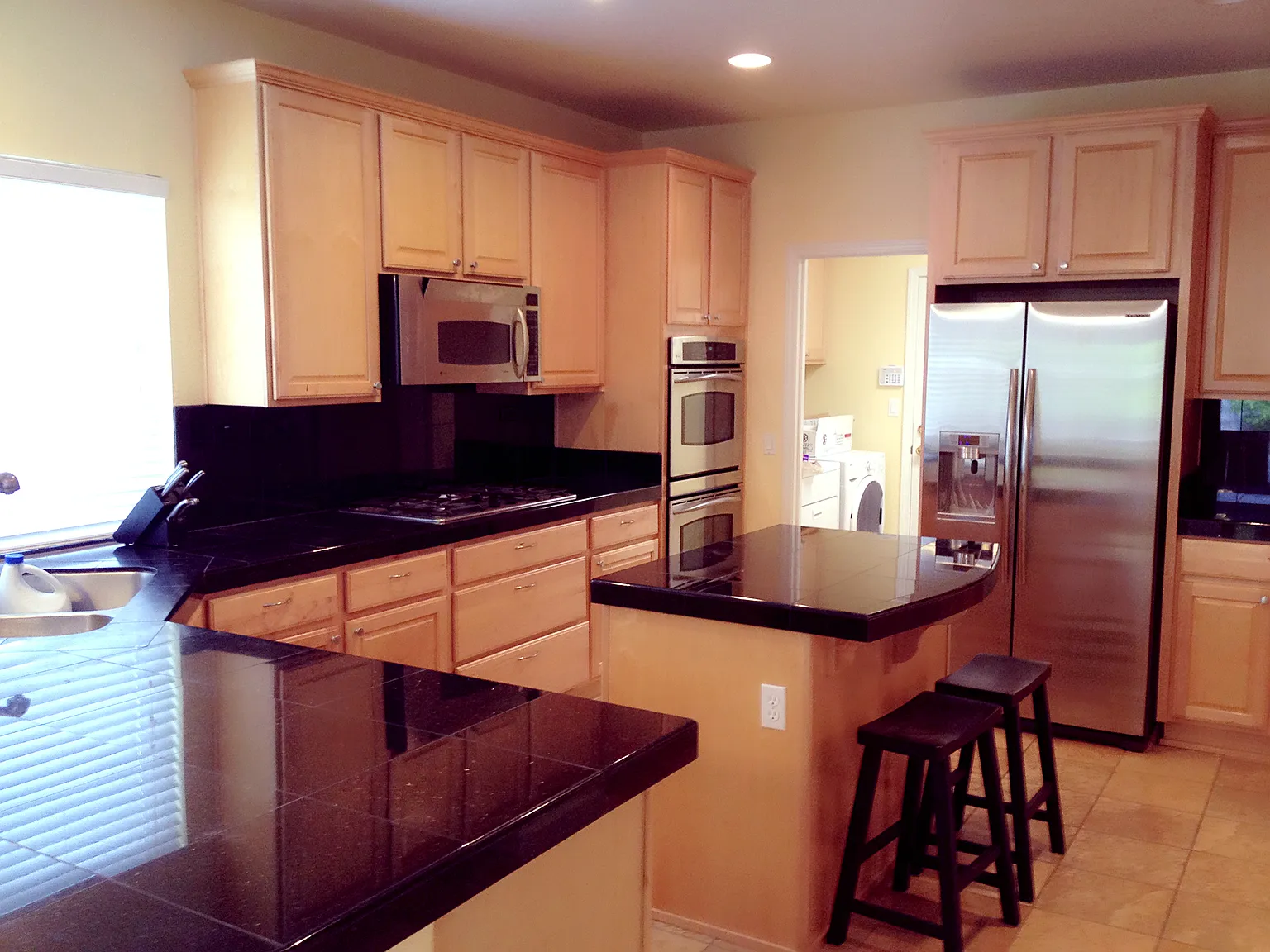 6 bed, 3440 sqft, $3,695 — Photo 4