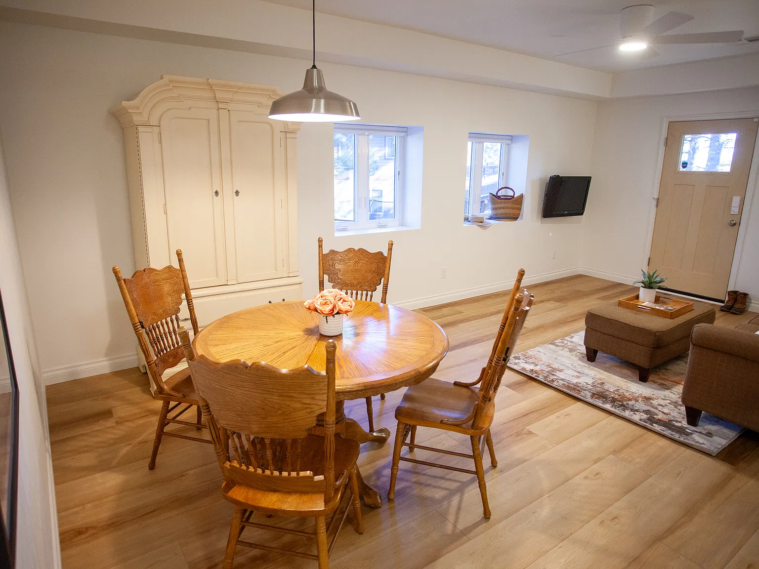 1 bed, 722 sqft, $2,100 — Photo 1