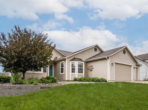 3204 Alice Ln, Lees Summit, MO 64082