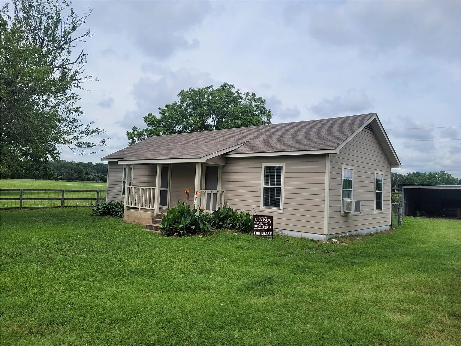 2 bed, 1.0 bath, 1000 sqft, $1,200 — Photo 1