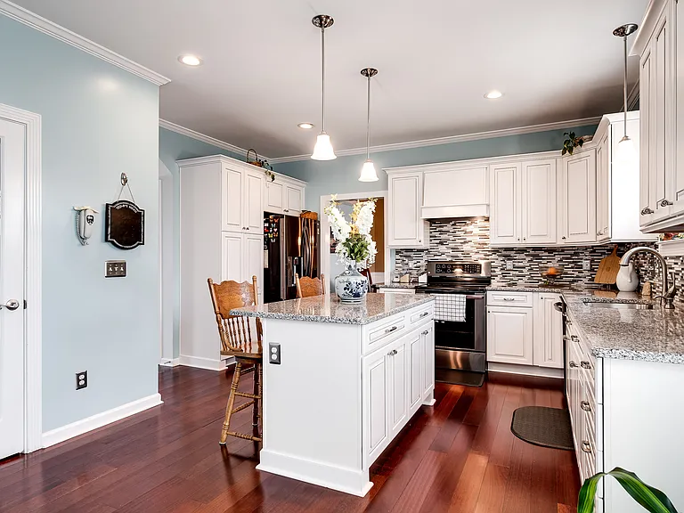 138 Grove Ln S — Photo 32