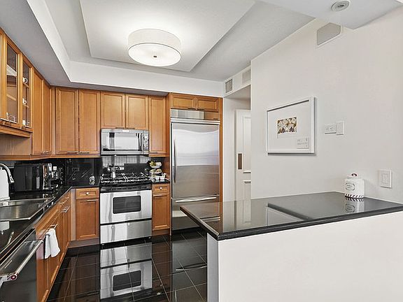 3rd image of 220 Riverside Blvd APT 16L