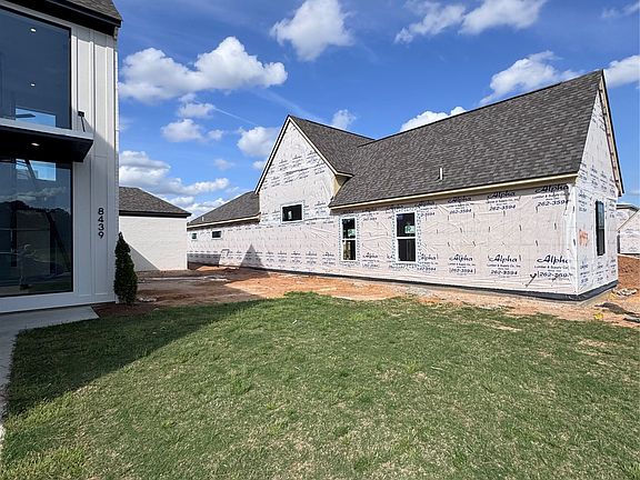 3rd image of 8443 Guildhall St