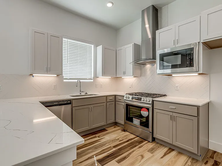 2540 NW 132nd Pl — Photo 8