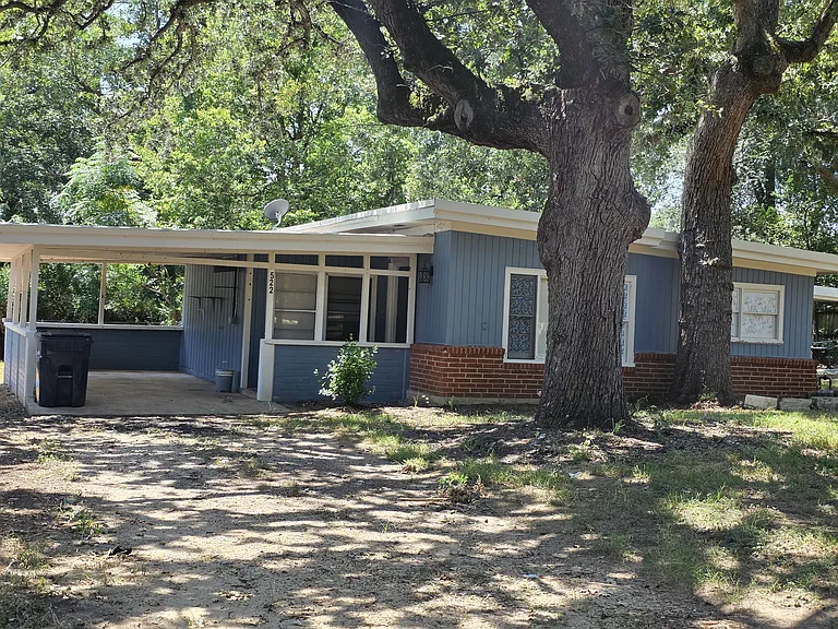 522 E Davilla Ave — Photo 2