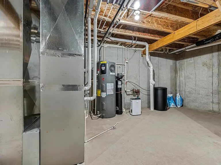 1638 Happy Trails Rd — Photo 30