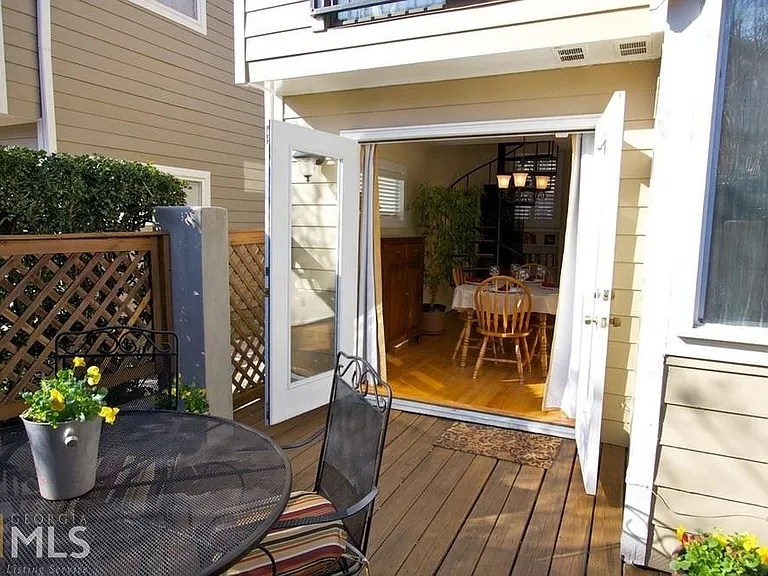836 Saint Charles Ave NE #B — Photo 9