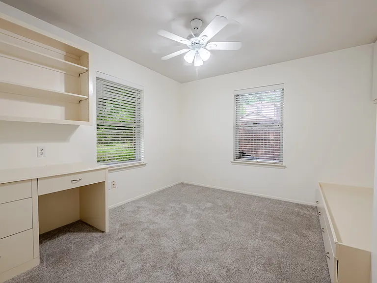 105 E Woodbury Dr — Photo 14