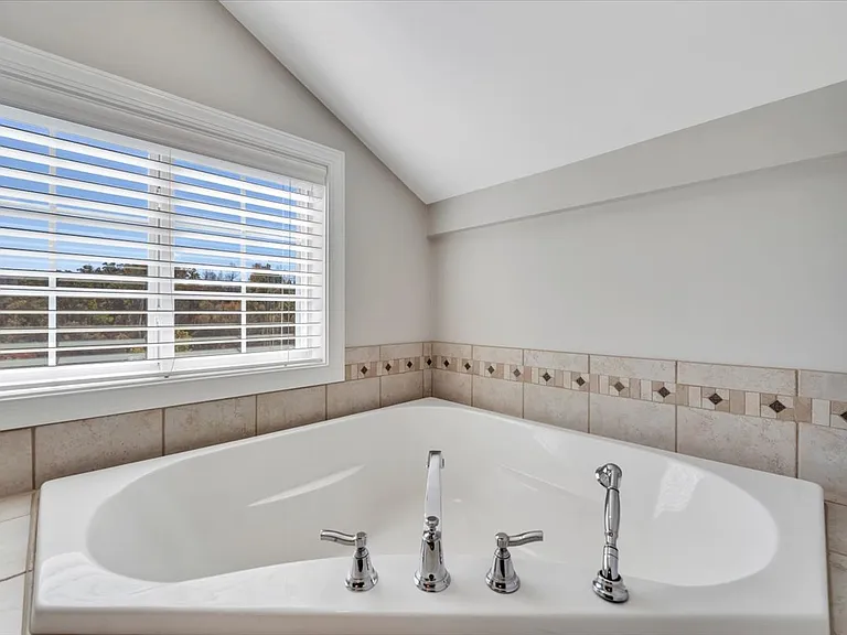 1180 Longfield Rd — Photo 109
