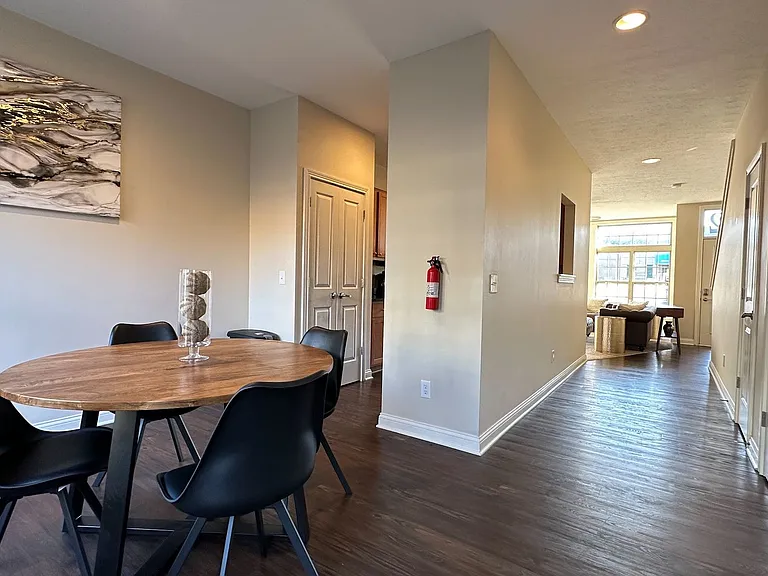 354 S Washington St — Photo 5