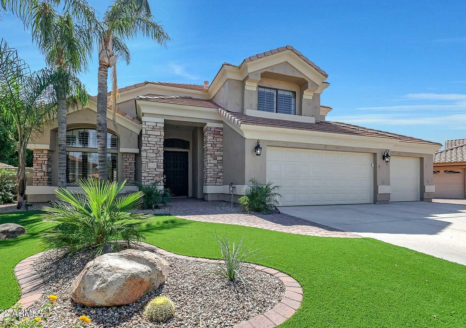 Gorgeous Luxury 4 Bedroom Remodeled Arrowhead Lakes Home with BBQ — Photo 1