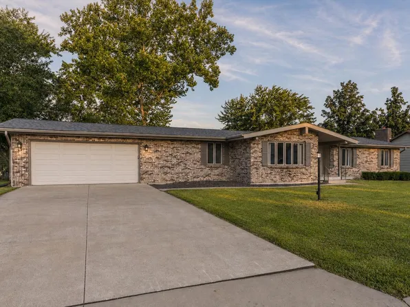 601 Meadowbrook Cir, Moberly, MO 65270