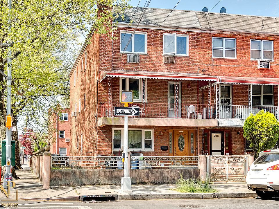 1st image of 600 E 82nd St
