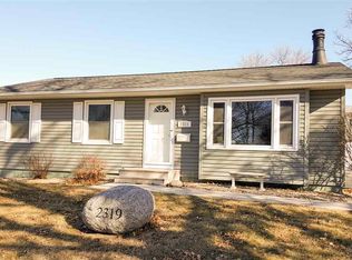 2319 Fairway Ln, Waterloo, IA 50701