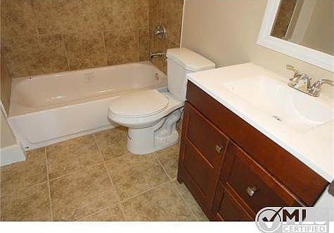 5th image of 4122 Dwight St
