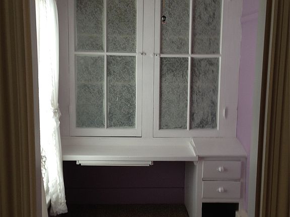 Sitting/Vanity Room